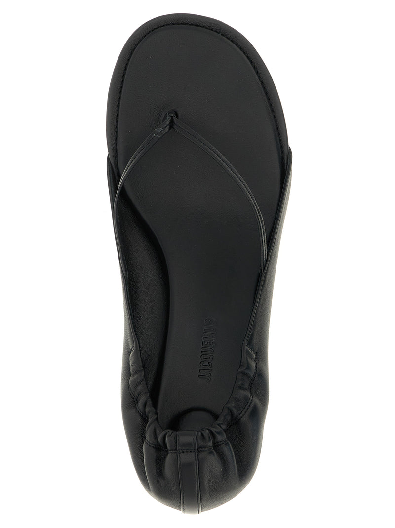 Sandales plates Jacquemus en cuir d'agneau noir