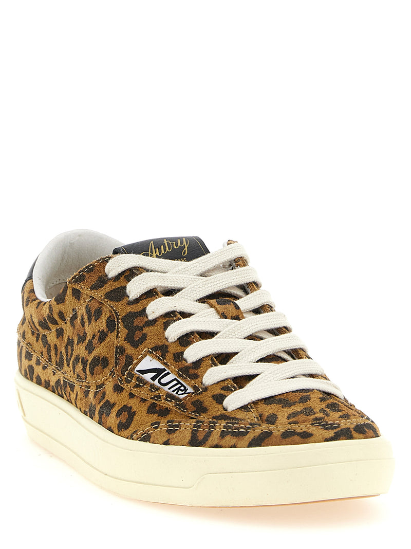 Baskets basses Autry en cuir de vachette marron