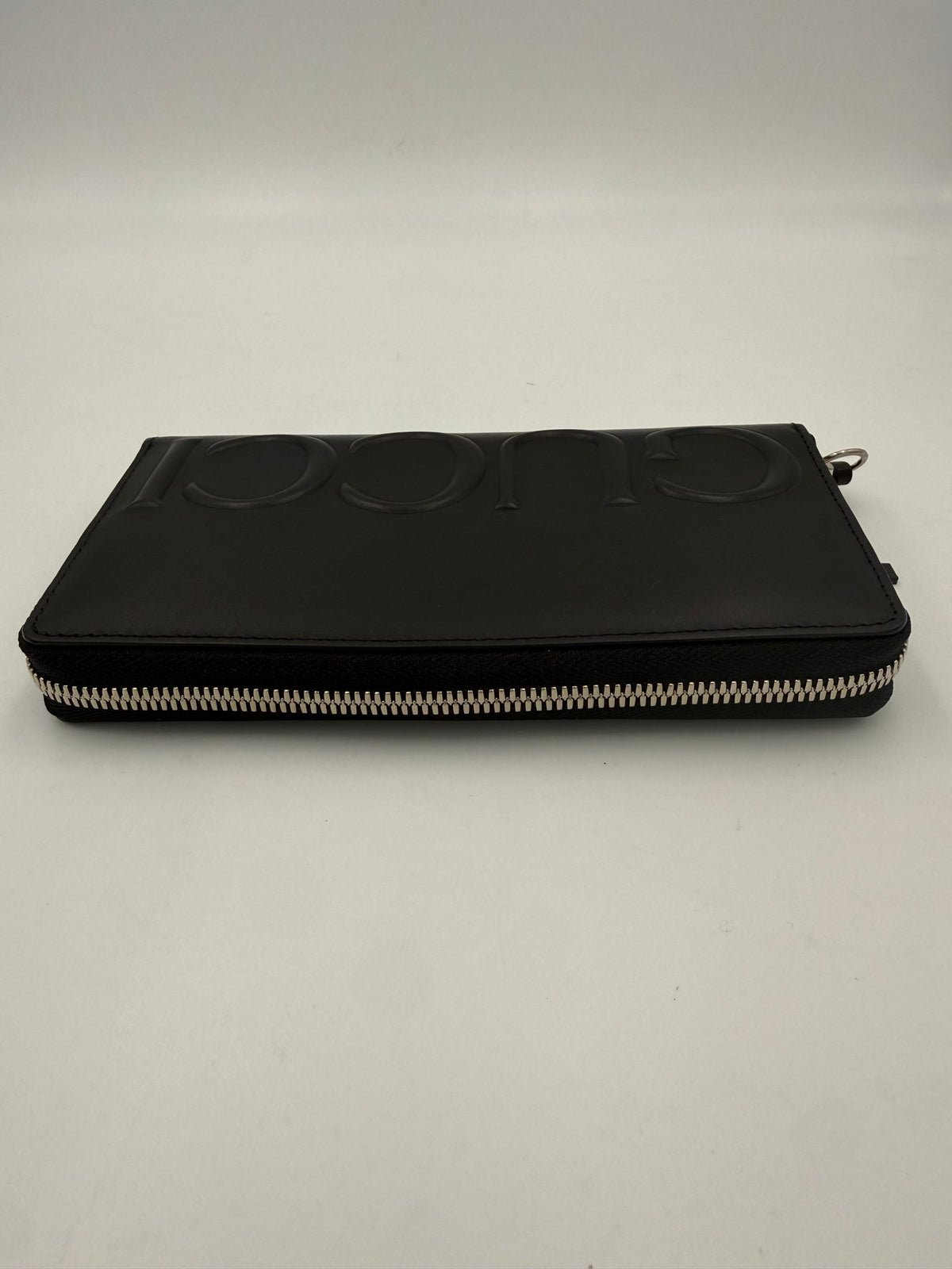Portefeuille zippé Gucci GUCCI noir avec logo estampé sur le devant