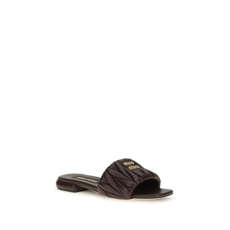 Sandales plates Miu Miu en cuir de veau marron Bos Taurus