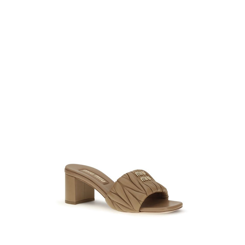 Sandales compensées Miu Miu en agneau Ovis Aries beige