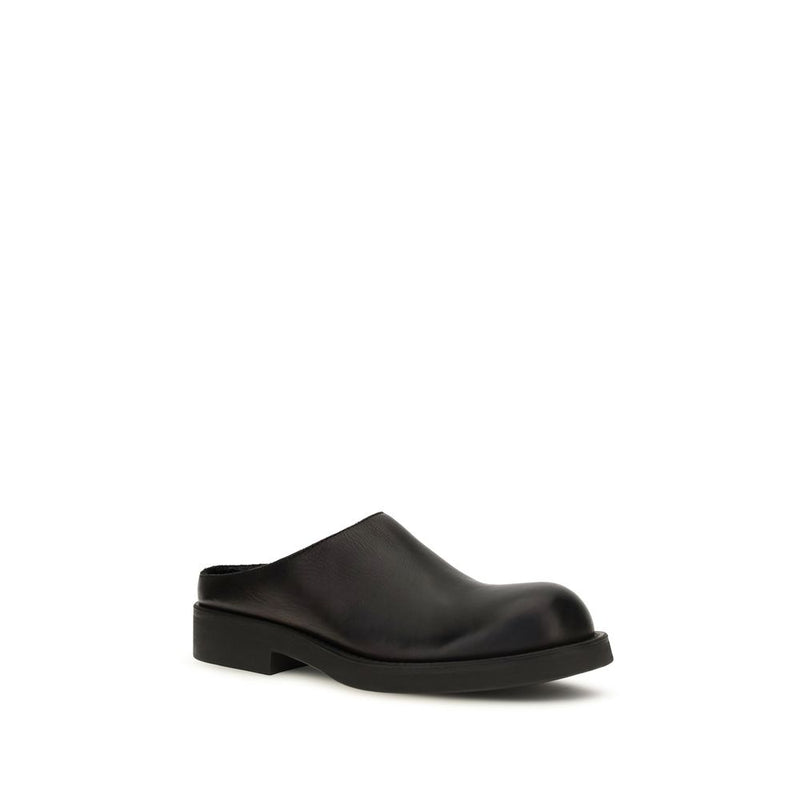 MM6 Mules Bos Taurus en cuir de veau noir