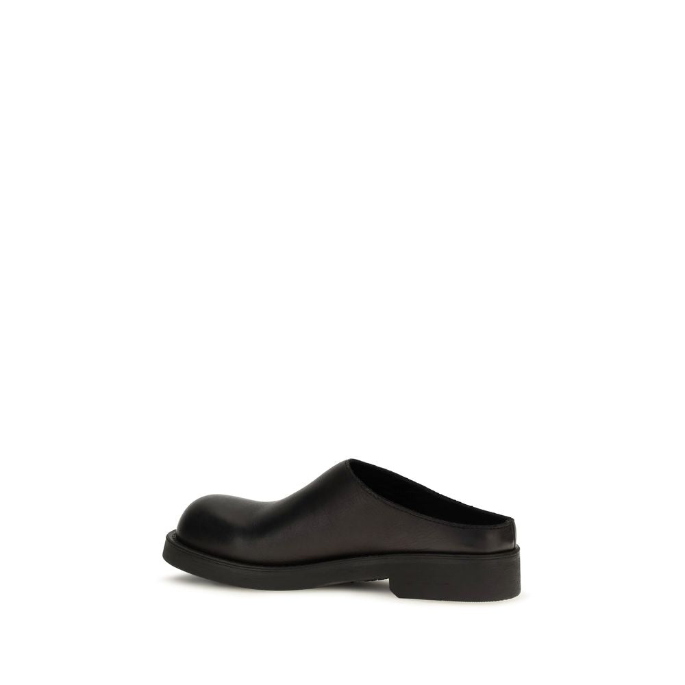 MM6 Mules Bos Taurus en cuir de veau noir
