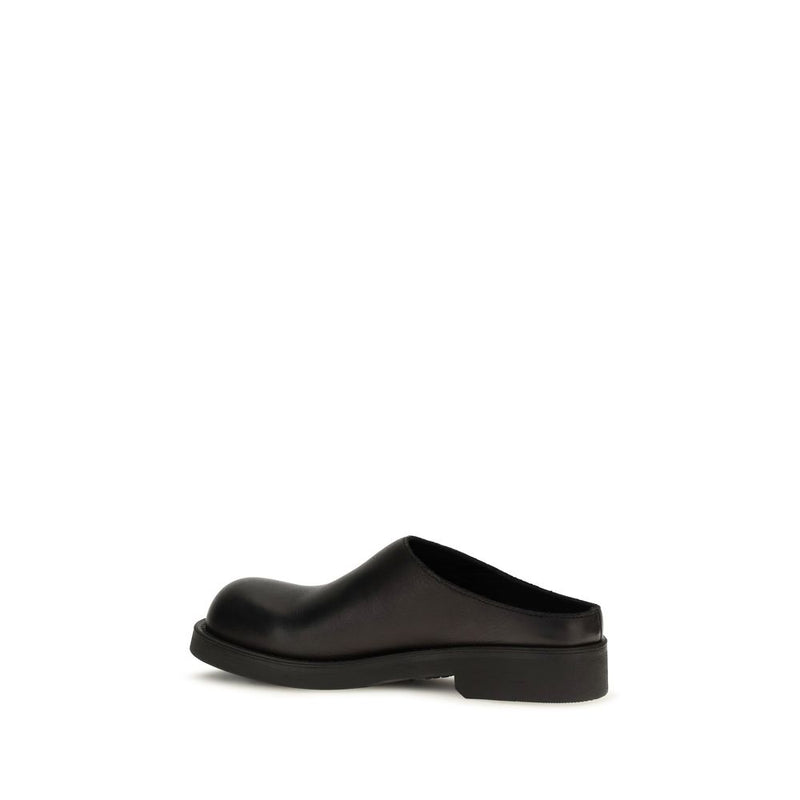 MM6 Mules Bos Taurus en cuir de veau noir