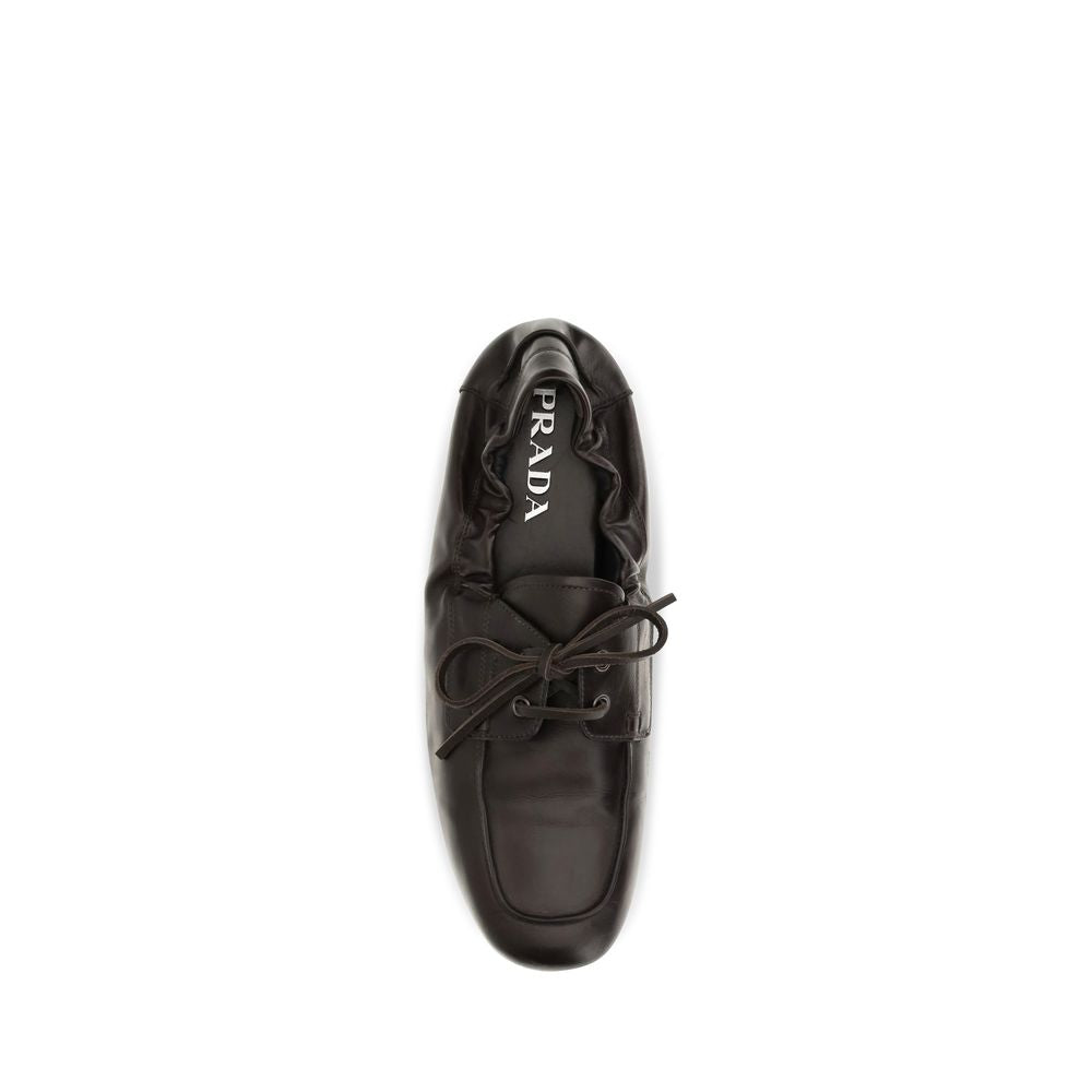 Mocassins à enfiler Prada en cuir de veau marron