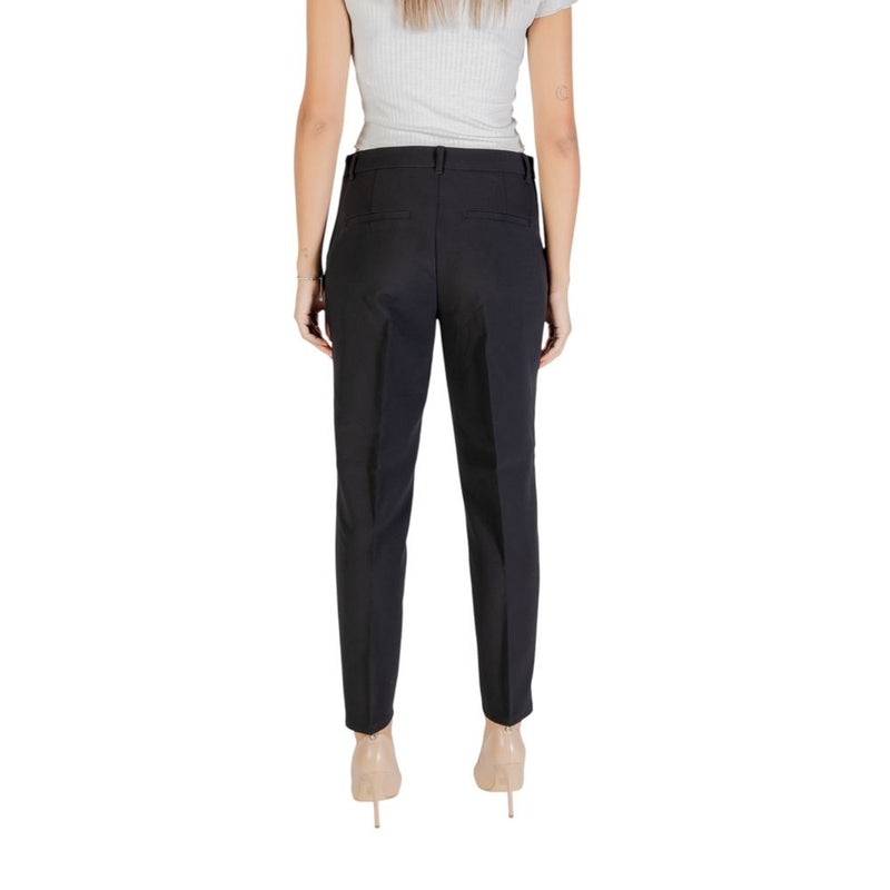 Only ONLASTRID LIFE HW ANK CIGARETTE PANT TLR - Black