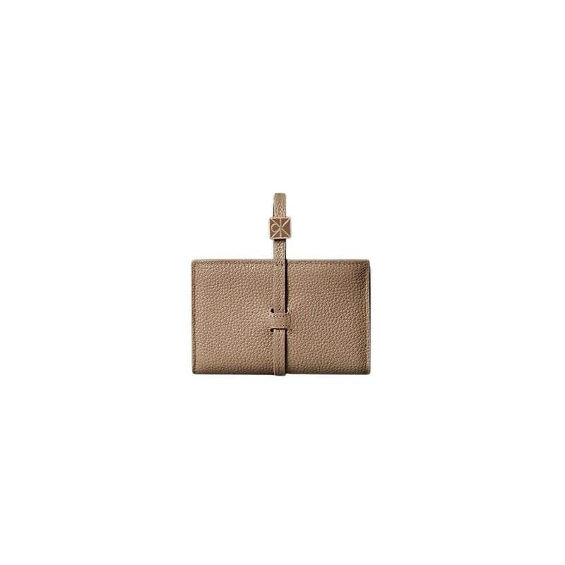 Calvin Klein EMBLEM HW PEBBLE ON STRAP Medium Wallet - Beige