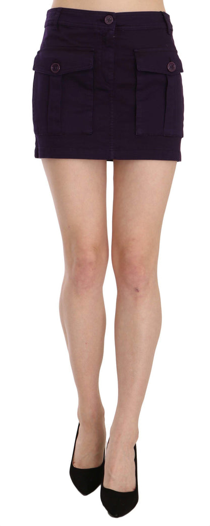 Jupe mini trapèze violette GF Ferre à taille haute avec poches à boutons.