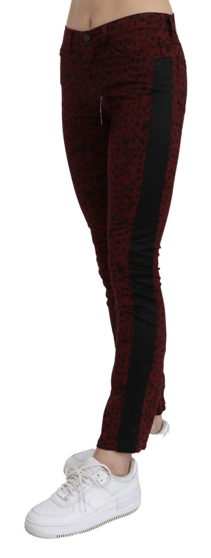Costume National donkerrode, middelhoge, smalle katoenen jeans.