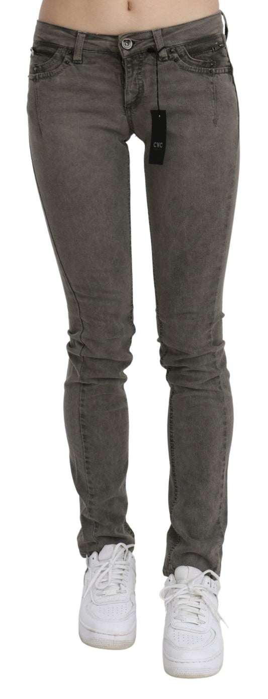 Costume National, jean skinny en coton délavé gris, taille basse.
