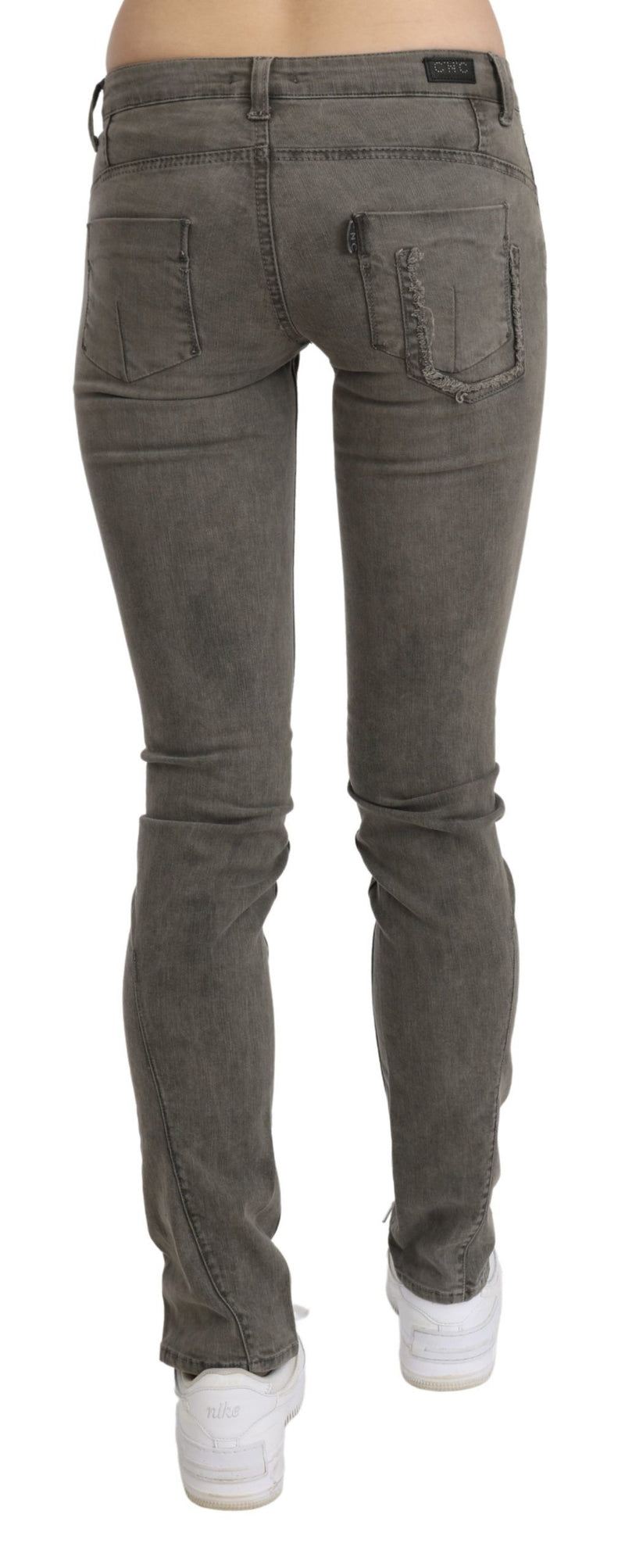 Costume National, jean skinny en coton délavé gris, taille basse.