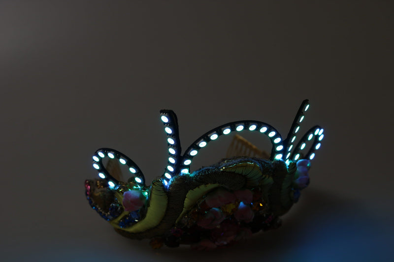 Couronne diadème Dolce &amp; Gabbana en laiton doré avec cristaux floraux et lumières LED