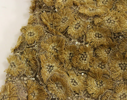 Robe longue en dentelle et cristal dorée de Lanre Da Silva Ajayi