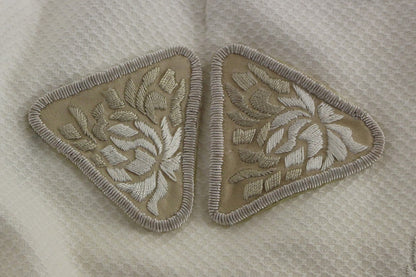 Jupe en coton blanc brodée de fleurs d'Andrea Incontri