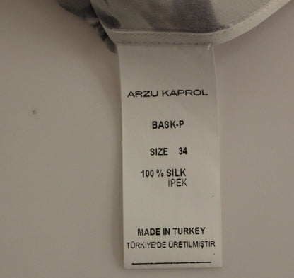 Haut, chemisier, blouse sans manches en soie gris-bleu de Arzu Kaprol