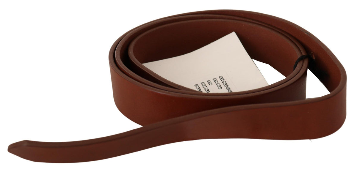Ceinture en cuir marron avec fermeture argentée pour costume national