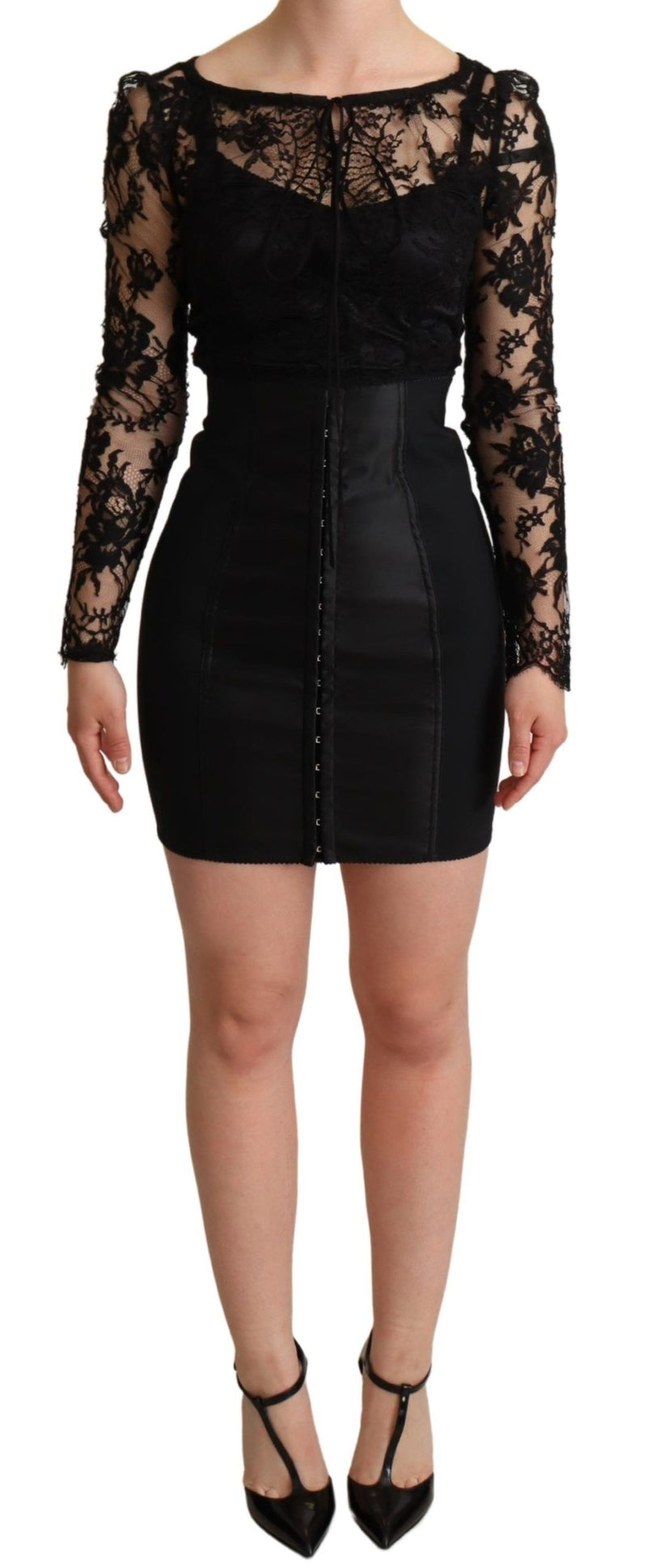 Mini-robe moulante en dentelle noire de Dolce &amp; Gabbana.