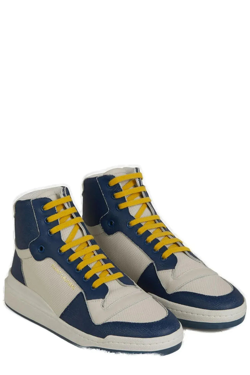 Saint Laurent : rehaussez votre style avec des baskets de luxe bleues mi-hauteur.