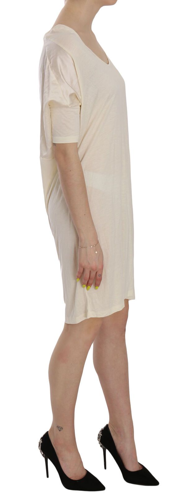 Robe crème à col rond et longueur genou de Costume National