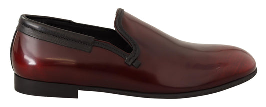 Escarpins à bout rond en cuir verni bordeaux de Dolce & Gabbana
