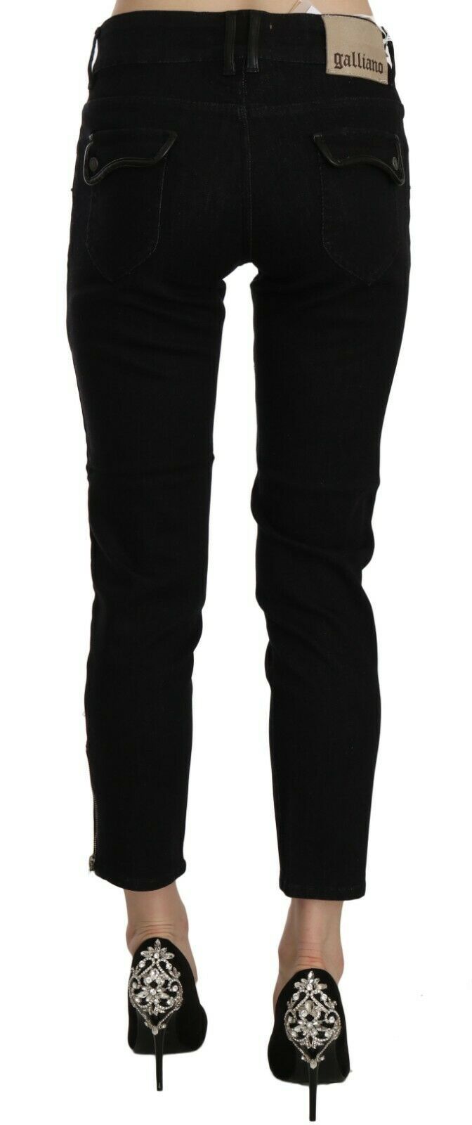 Pantalon décontracté en jean noir taille mi-hauteur, coupe courte et ourlet brut de John Galliano.