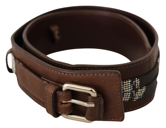 Ceinture en cuir marron avec boucle argentée pour costume national