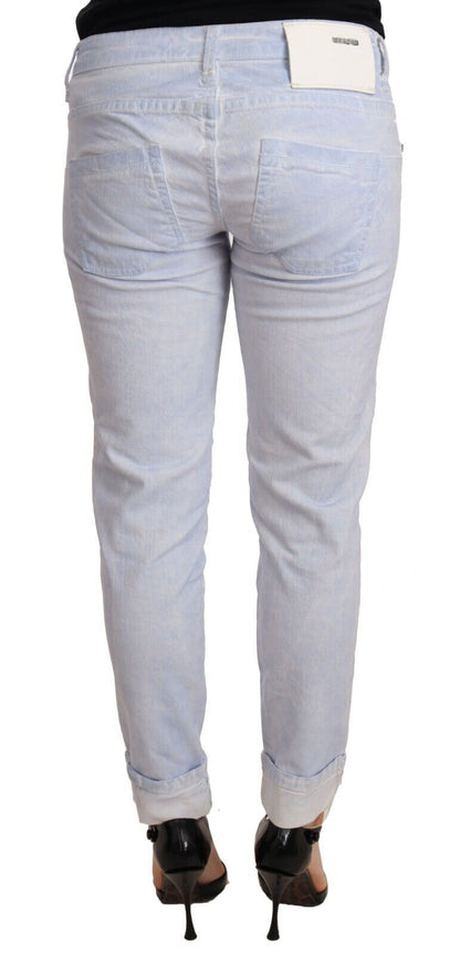 Jean skinny pour femme Acht en coton bleu clair, avec revers au bas.