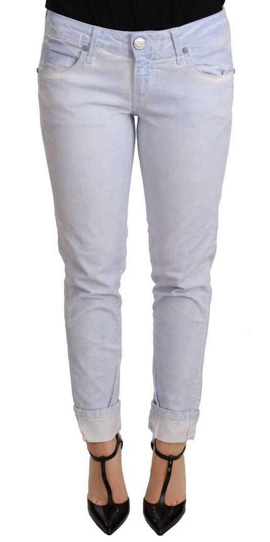 Jean skinny pour femme Acht en coton bleu clair, avec revers au bas.