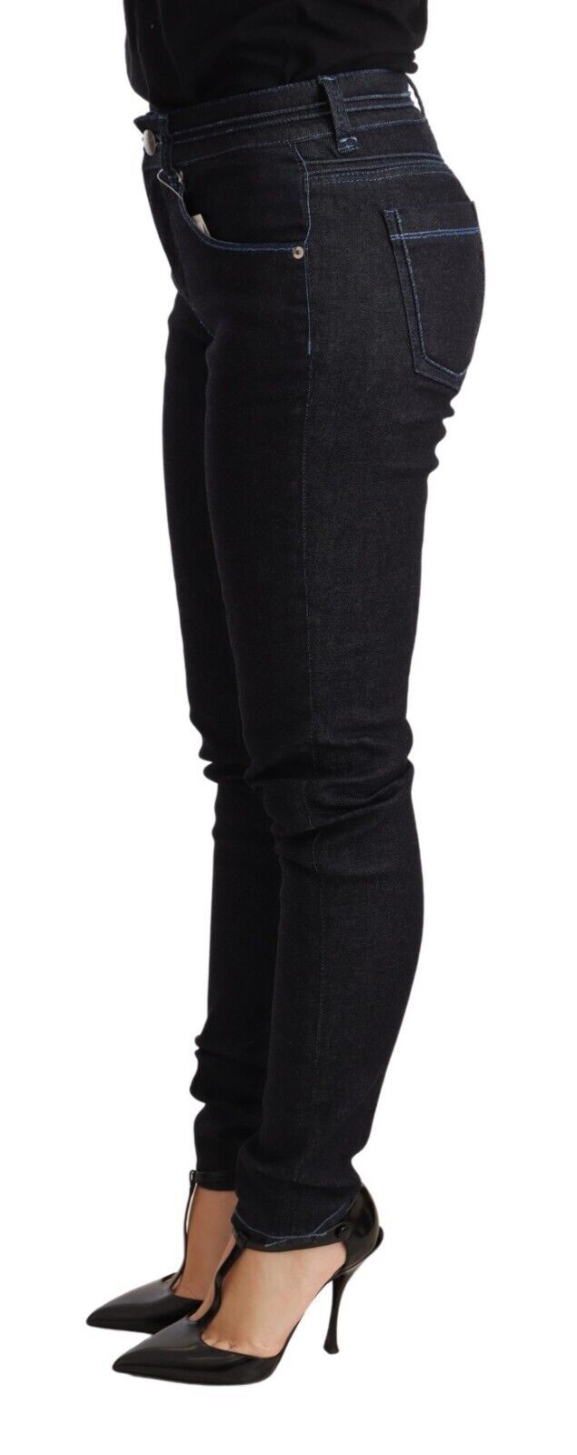 Jean femme en coton bleu clair, taille basse, coupe slim.