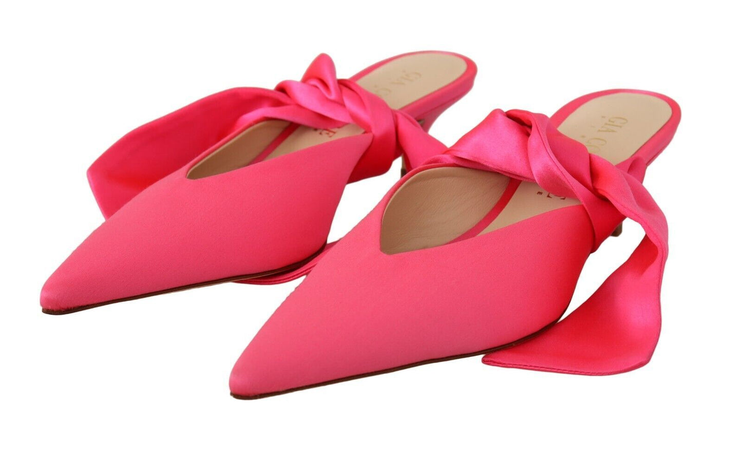 GIA COUTURE Roze leren pumps met kittenhiel en vetersluiting