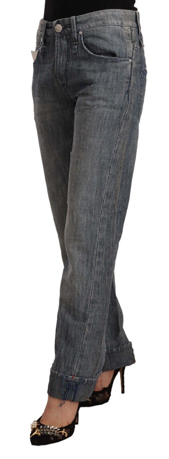 Jeans droit taille mi-hauteur, couleur gris lavé, avec revers aux chevilles, de la marque Acht.