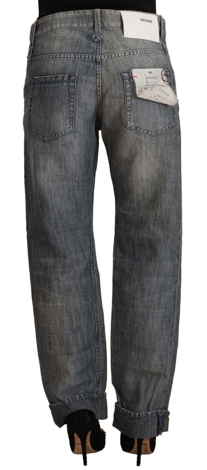 Jeans droit taille mi-hauteur, couleur gris lavé, avec revers aux chevilles, de la marque Acht.