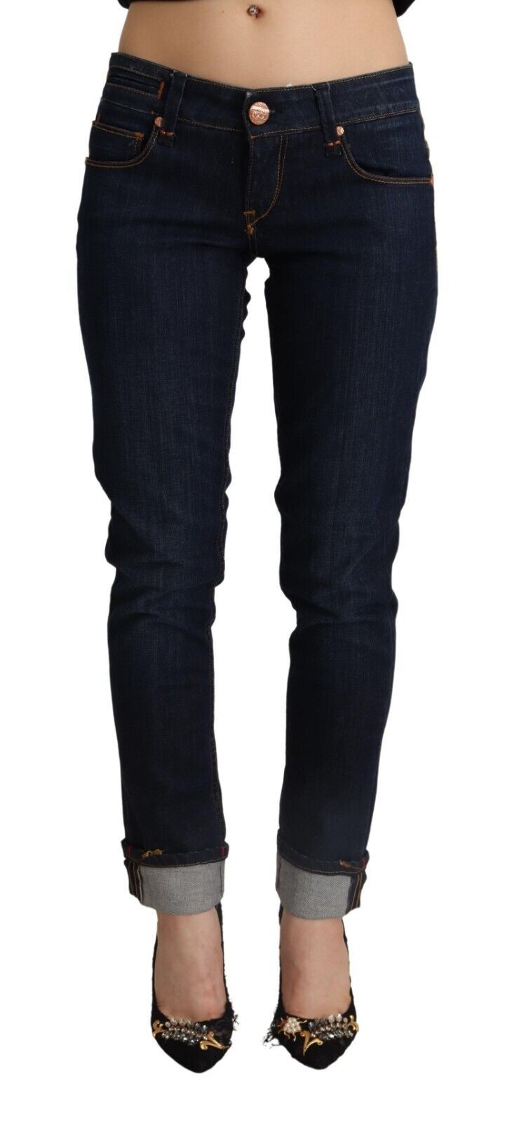 Jean femme en coton bleu clair, taille basse, coupe slim.