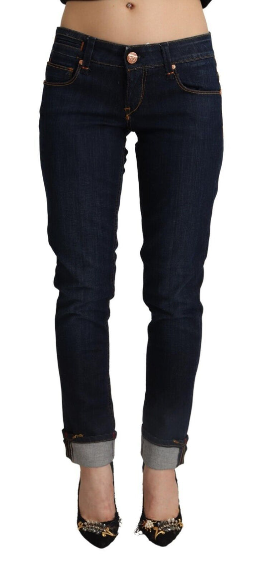 Jean femme en coton bleu clair, taille basse, coupe slim.