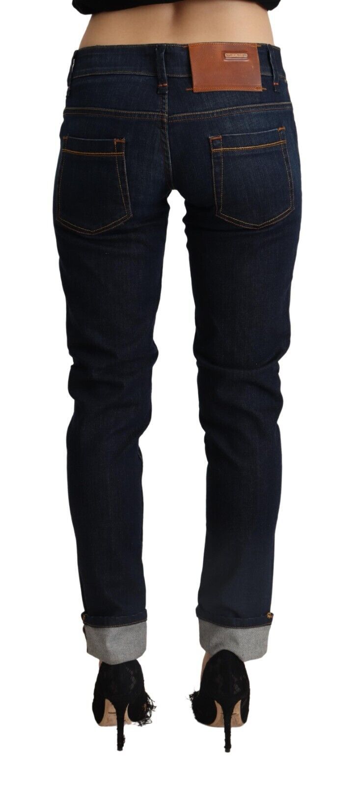 Jean femme en coton bleu clair, taille basse, coupe slim.