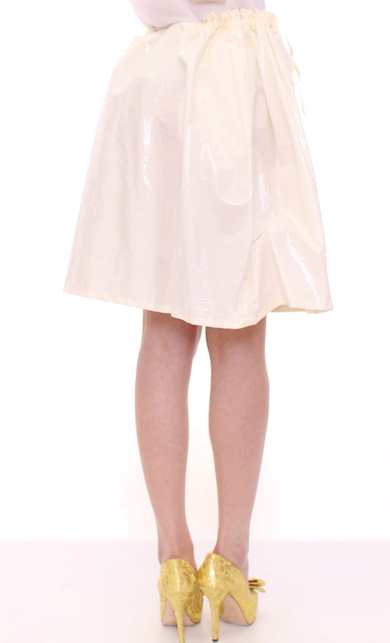 Jupe Licia Florio blanche, taille haute, extensible, avec bretelles, au-dessus du genou