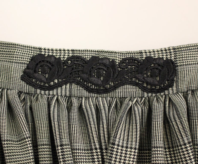 NOEMI ALEMÁN Jupe-short en laine grise à carreaux