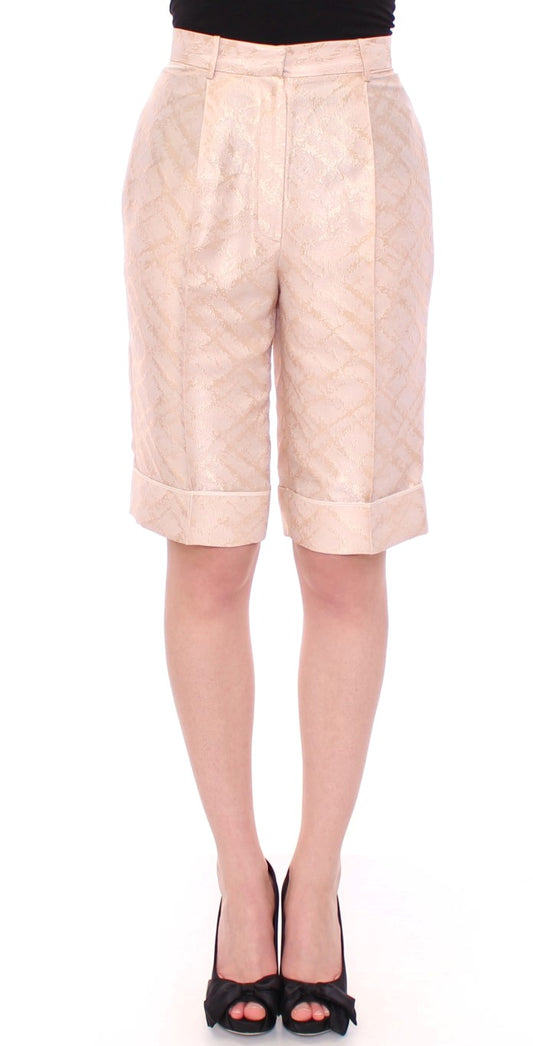 Shorts en brocart beige au-dessus du genou de Zeyneptosun