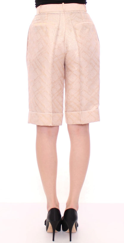 Shorts en brocart beige au-dessus du genou de Zeyneptosun