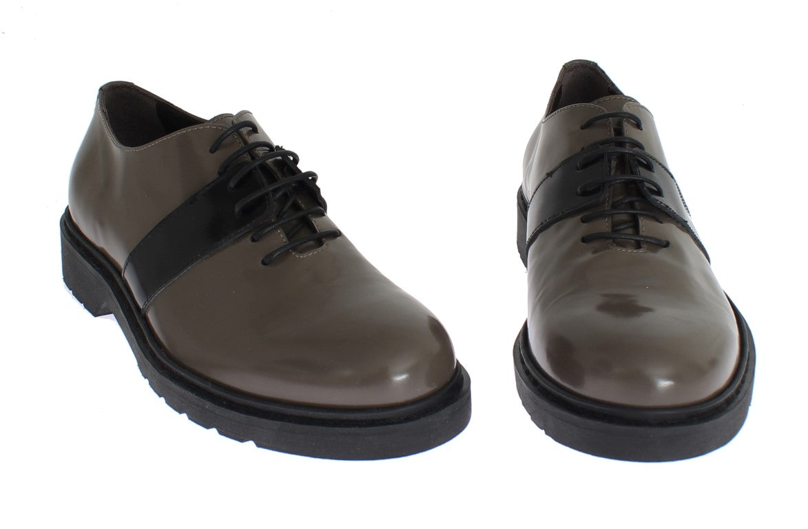 AI_ Chaussures en cuir marron gris à lacets