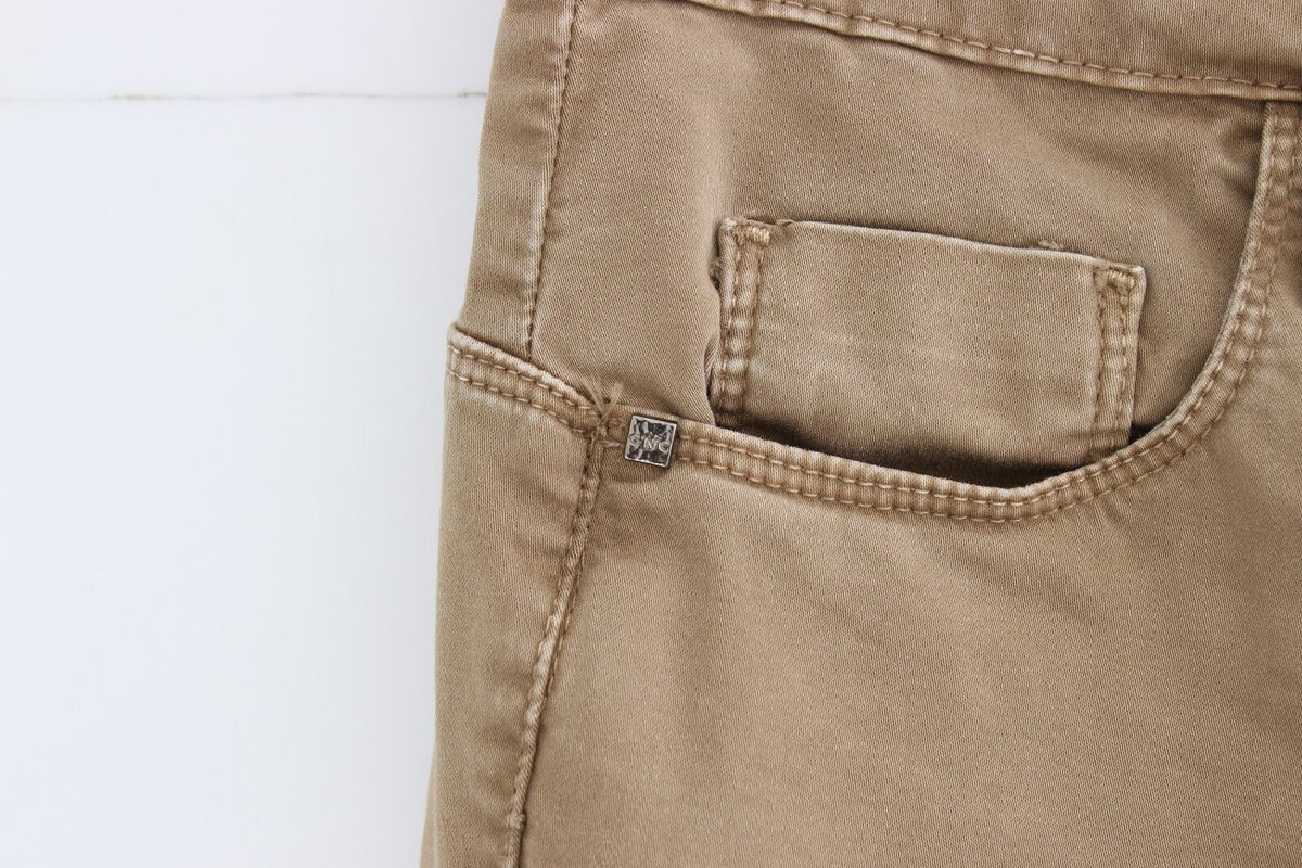 Costume National Jeans Femme Beige Droit - Élégance et Confort