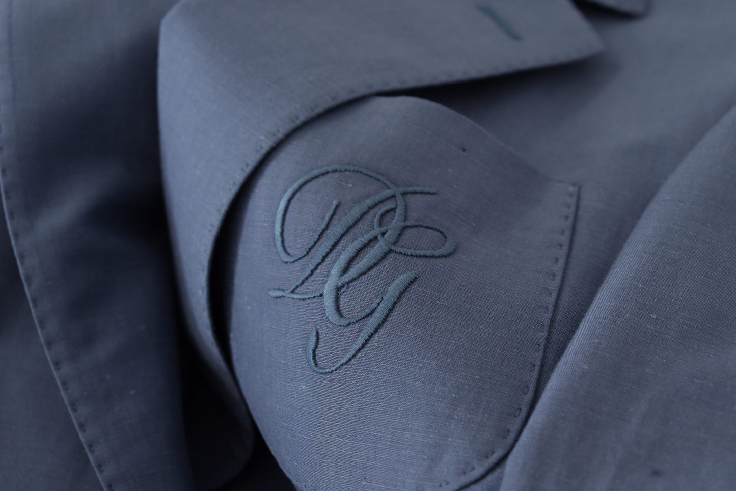 Blauwe, enkelgeknopte blazer met logo van Dolce & Gabbana