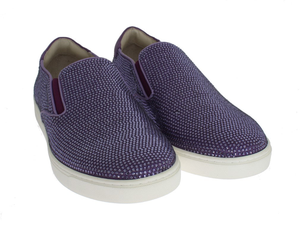 Sneakers Dolce & Gabbana en toile violette avec strass et logo.