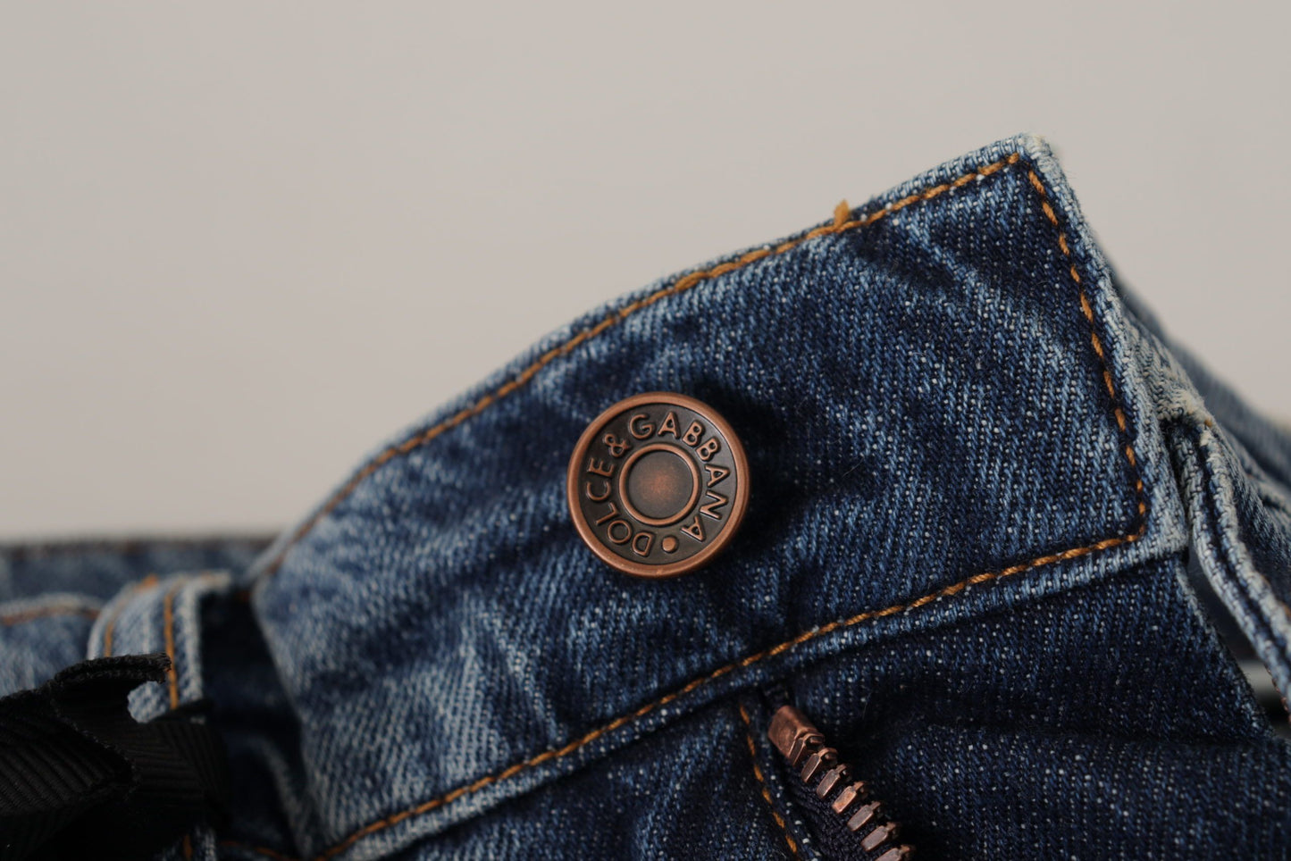 Dolce & Gabbana blauwe denim jeans met barok hartlogo patch