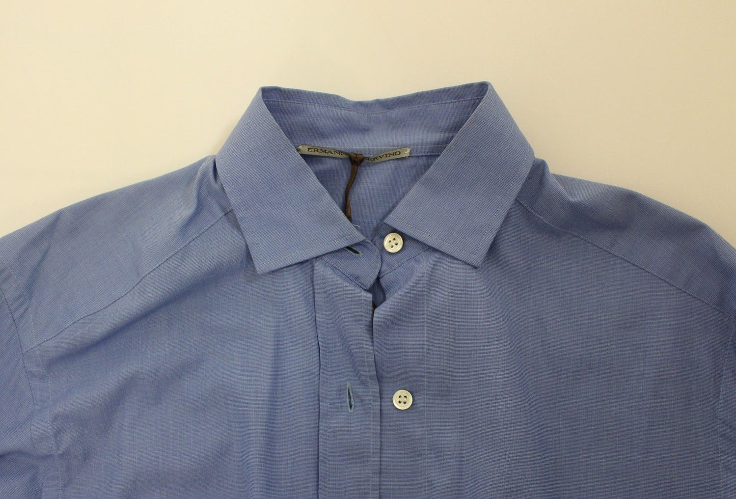 Robe en coton bleu, coupe classique, de Ermanno Scervino.