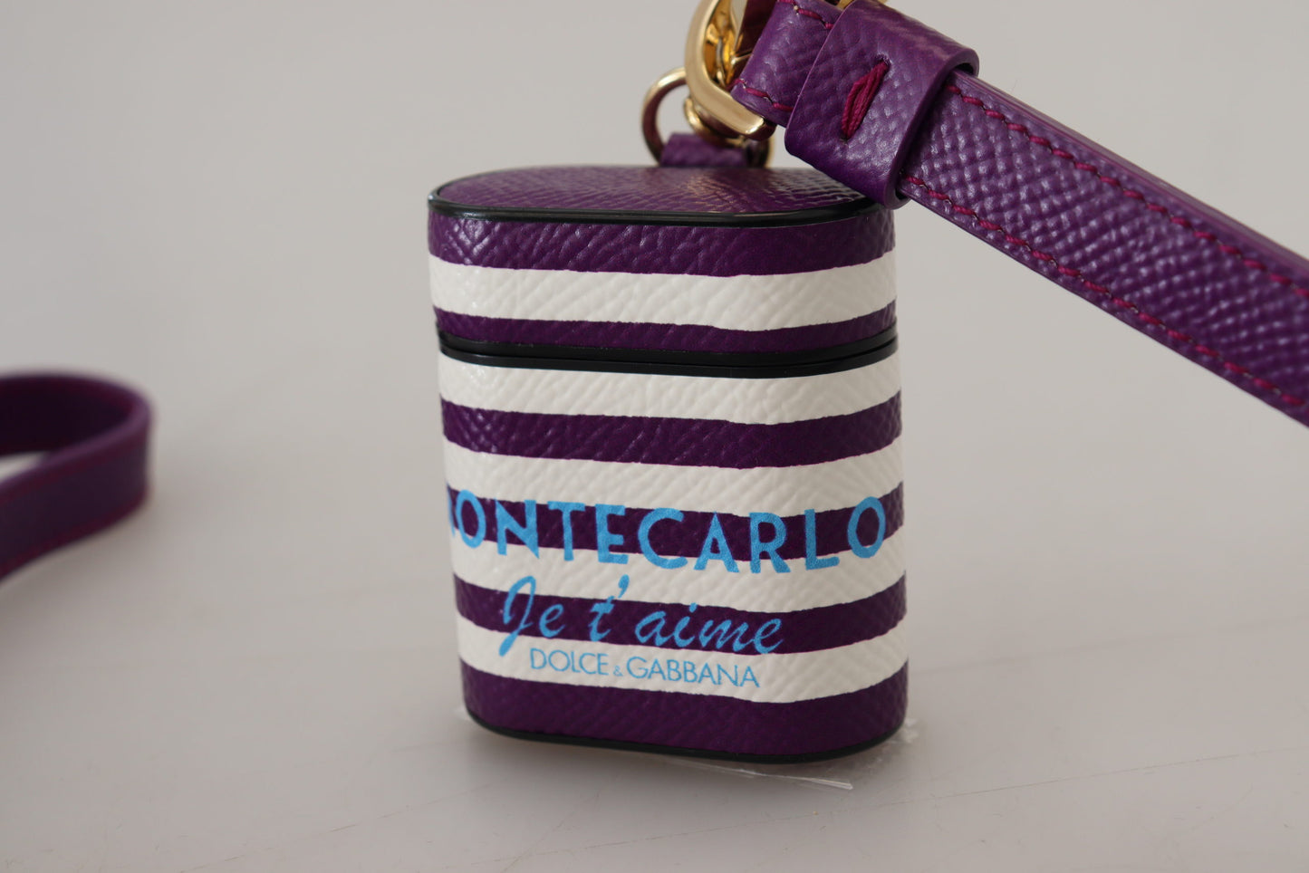 Étui pour Airpods Dolce & Gabbana avec bracelet en cuir violet et logo en métal doré