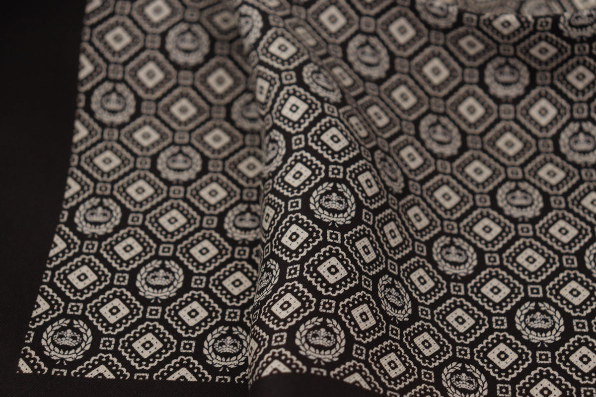 Foulard carré noir à motifs et logo DG Dolce &amp; Gabbana