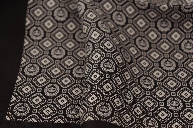 Foulard carré noir à motifs et logo DG Dolce &amp; Gabbana