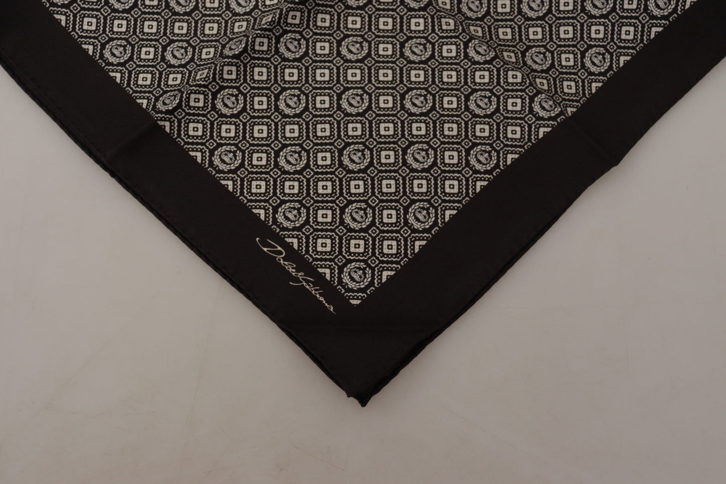 Foulard carré noir à motifs et logo DG Dolce & Gabbana