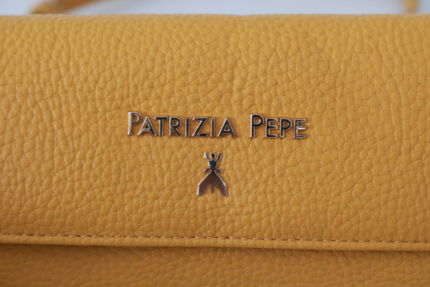 Sac bandoulière en cuir jaune avec logo Patrizia Pepe